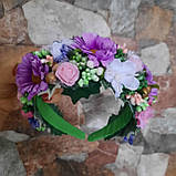 Обідок із квітами та ягодами в бузковими, білими та рожевими квітами., фото 2