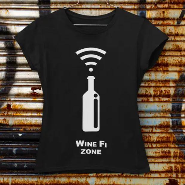 Футболка жіноча з хлопку та принтом wine wifi zone