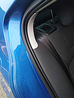 Ущільнювач прорізний правих задніх дверей (дверцят) Шкоду Октавія А7 Skoda Octavia A7 5E5867368G