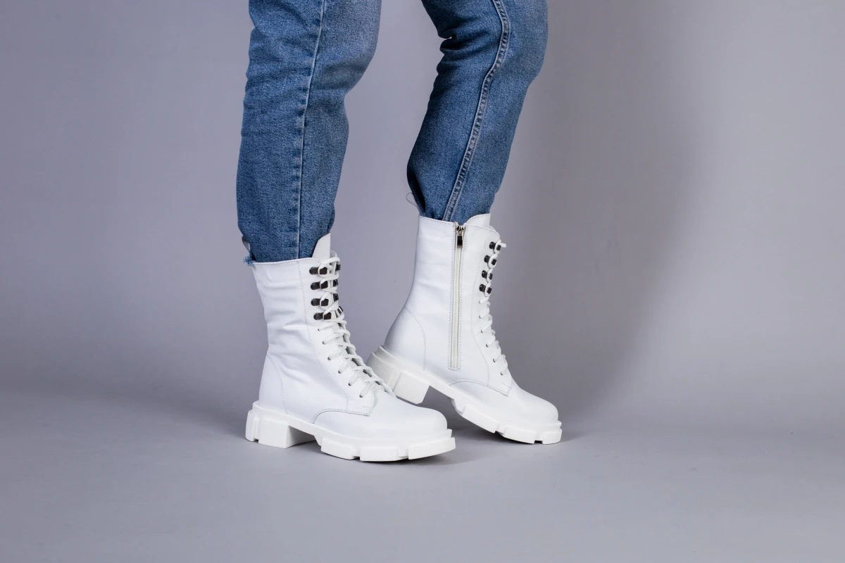Жіночі демісезонні черевики ShoesBand Білі натуральні шкіряні на широку стопу 36 (23 см) (S55421-2д)