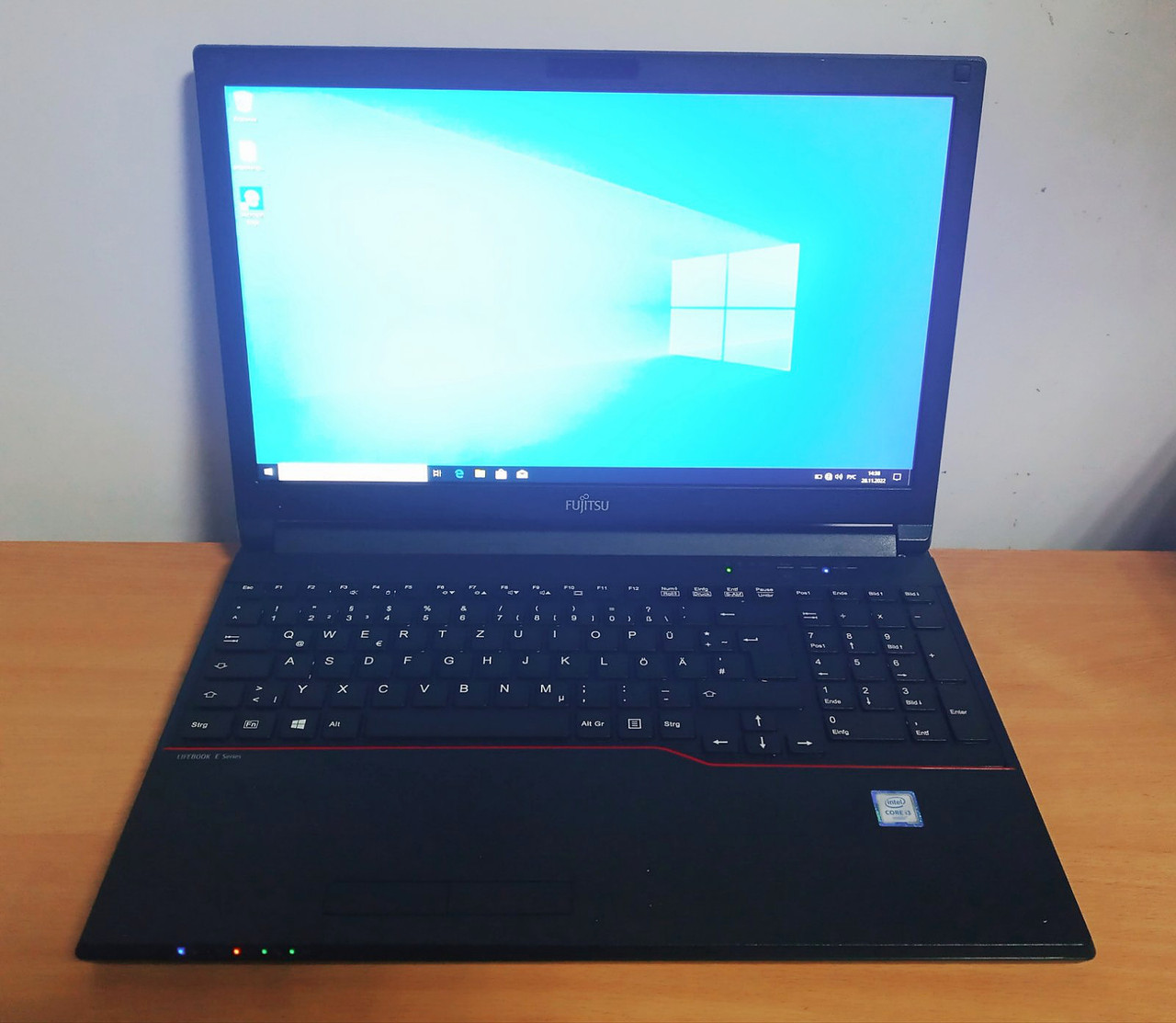 Ноутбук Fujitsu LIFEBOOK E556 15.6" FHD IPS / i3 6100U 6Gen / 8Gb DDR4 / HDD 500Gb / Intel HD Graphics 520