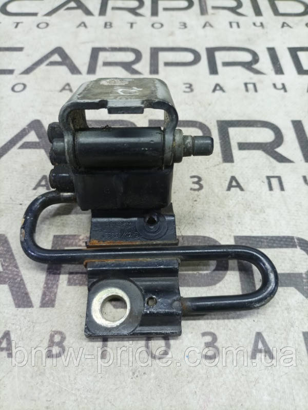 Петля дверей Audi A4 B6 2.0 ALT 2003 перед.прав. (б/у)