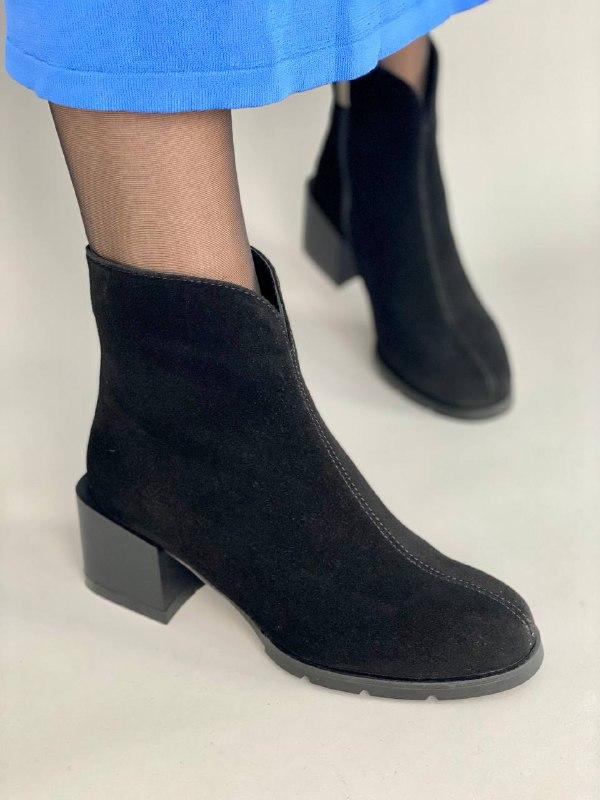 Жіночі демісезонні черевики ShoesBand Чорні натуральні замшеві всередині байка 38 (25 см) (S99341-1д)