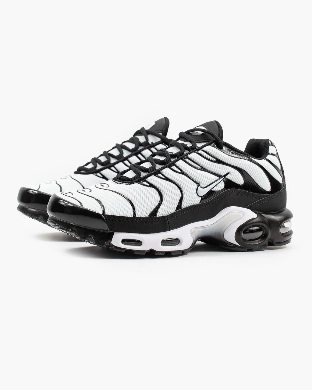 Nike air max plus cheap spray black and white