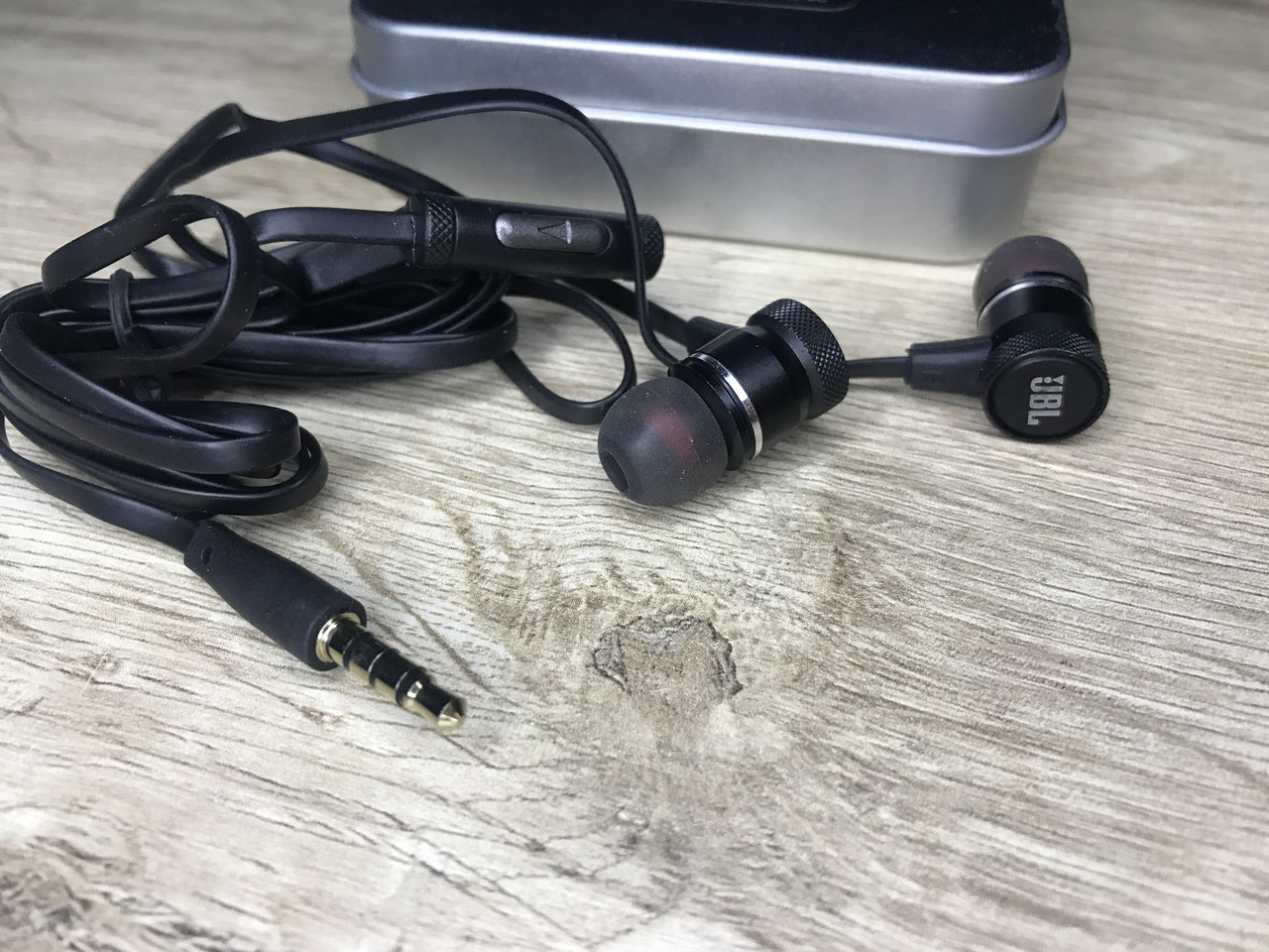Навушники JBL E18 вакуумні з мікрофоном Чорні