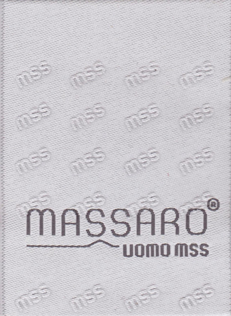 Етикетка з тисненням логотипа компанії