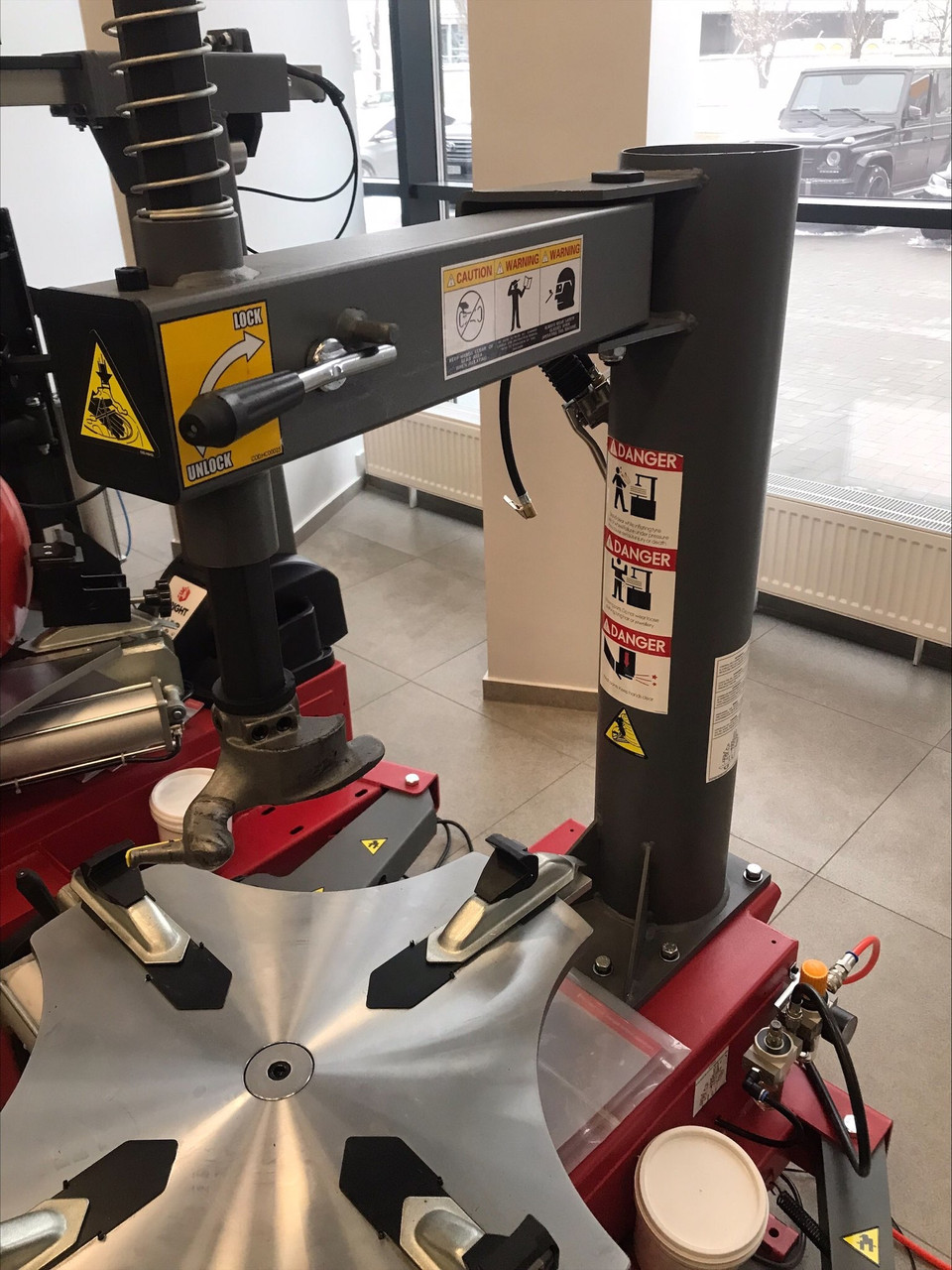 Напівавтоматичний шиномонтажний стенд LC850 220V BRIGHT