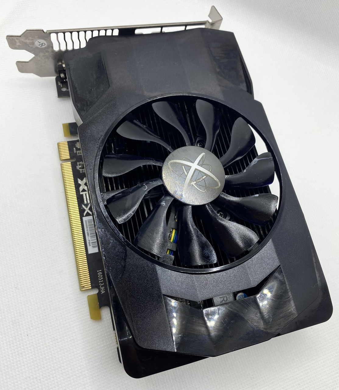 Відеокарта XFX AMD RADEON RX 460 RADEON RX 460 2GB D5 1220M DP IN CTLR - фото 1 - id-p1719478027