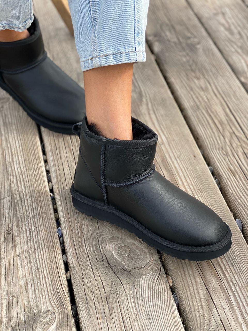 Чоботи уггі жіночі зимові UGG Classic Mini Black Lather (04066)