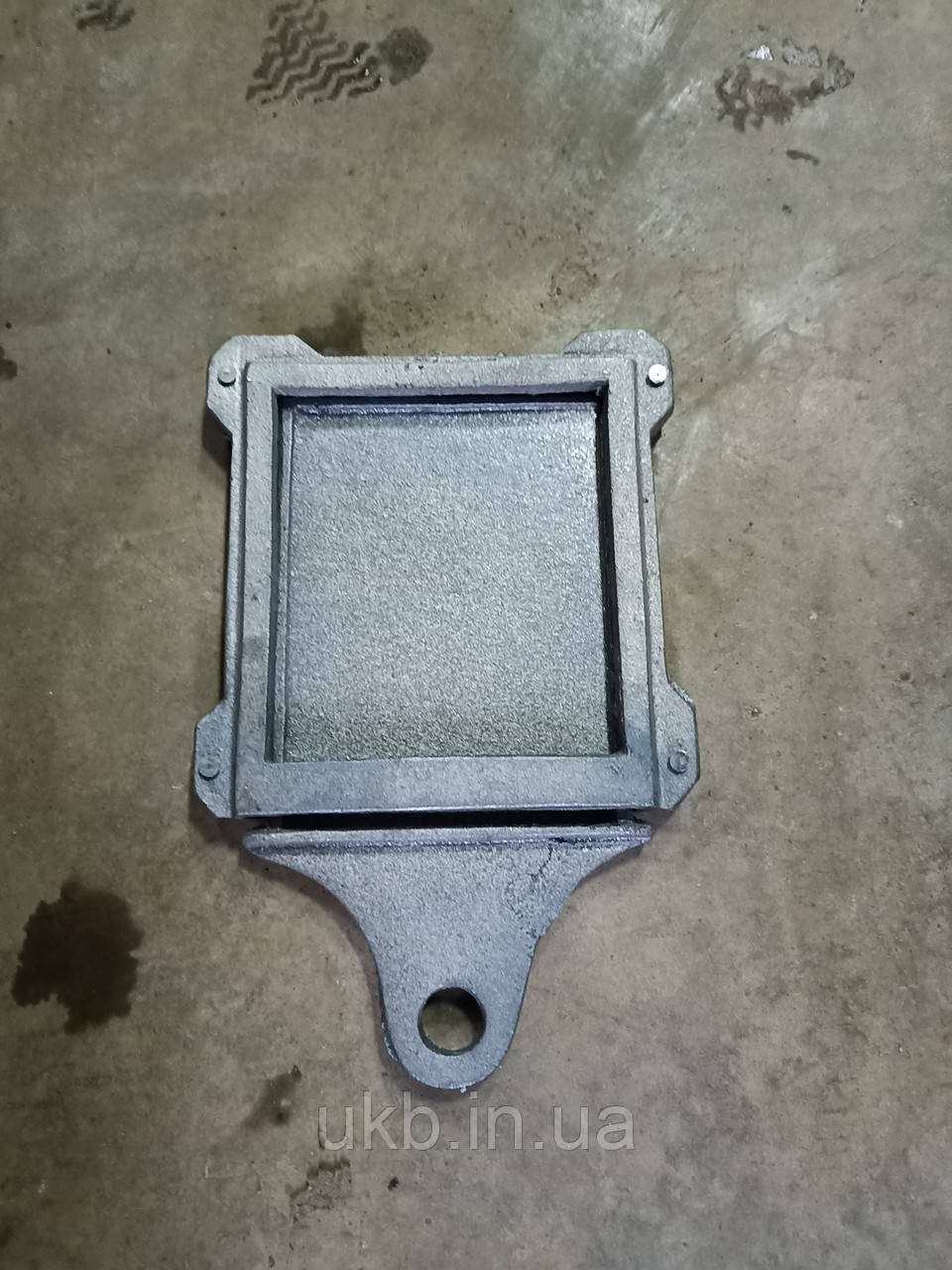 Засувка димара чавунна 180*190 мм