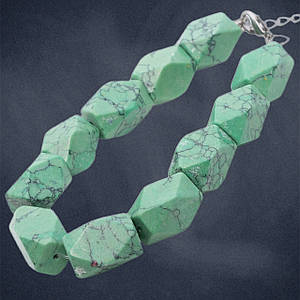 Браслет жіночий малахіт зеленого кольору з візерунками та подовжувачем довжина браслета 30 см ширина 11 мм