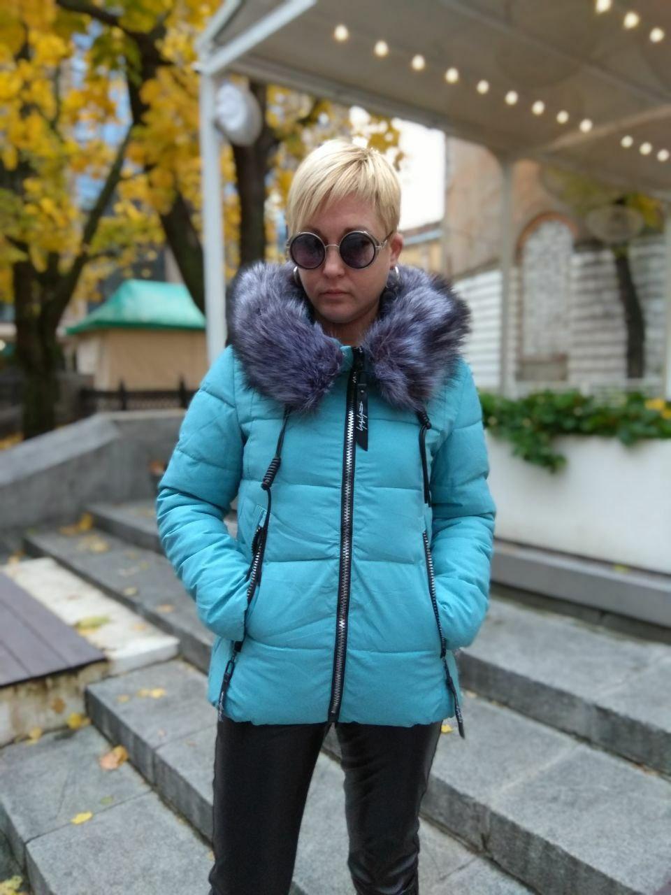 Блакитна якісна жіноча зимова куртка зі штучним хутром, стильна коротка жіноча зимова куртка "Inеs"