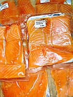 Шматочки сьомги на шкурі