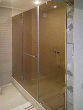 Скляна перегородка для душу з ручкою рушникотримачем