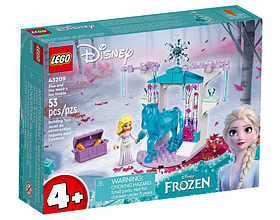 Конструктор LEGO Disney Princess Ельза та крижана конюшня Нокка 53 деталі (43209)