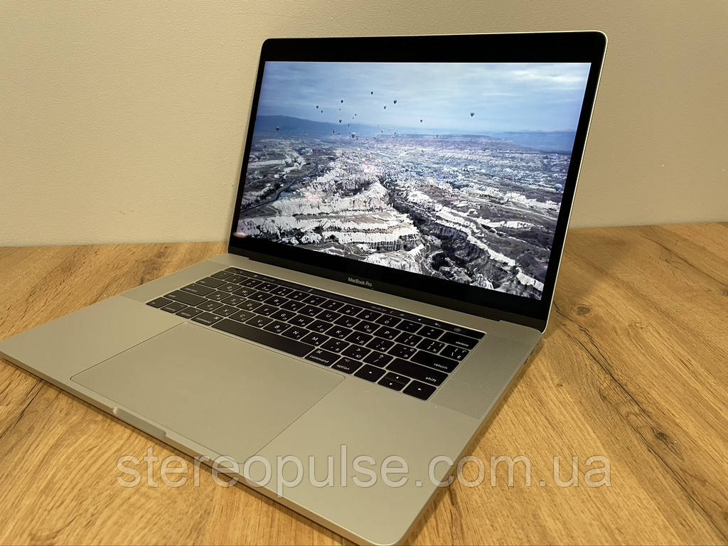 Apple MacBook Pro 15'' A1707 (2016): core i7 2.9GHz/Radeon