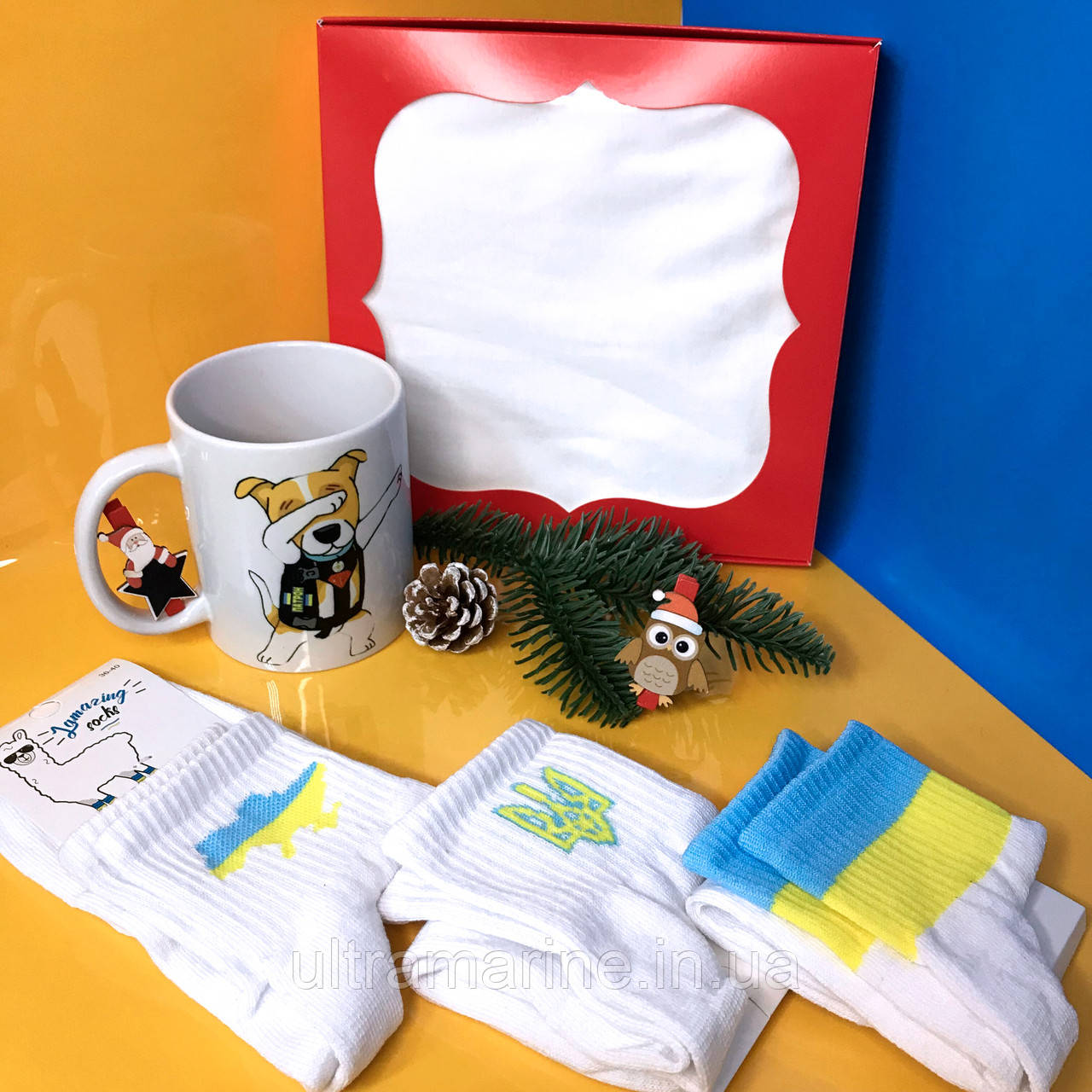 Корпоративний подарунковий набір виробів з надрукованим логотипом компанії футболка/чашка/шкарпетки