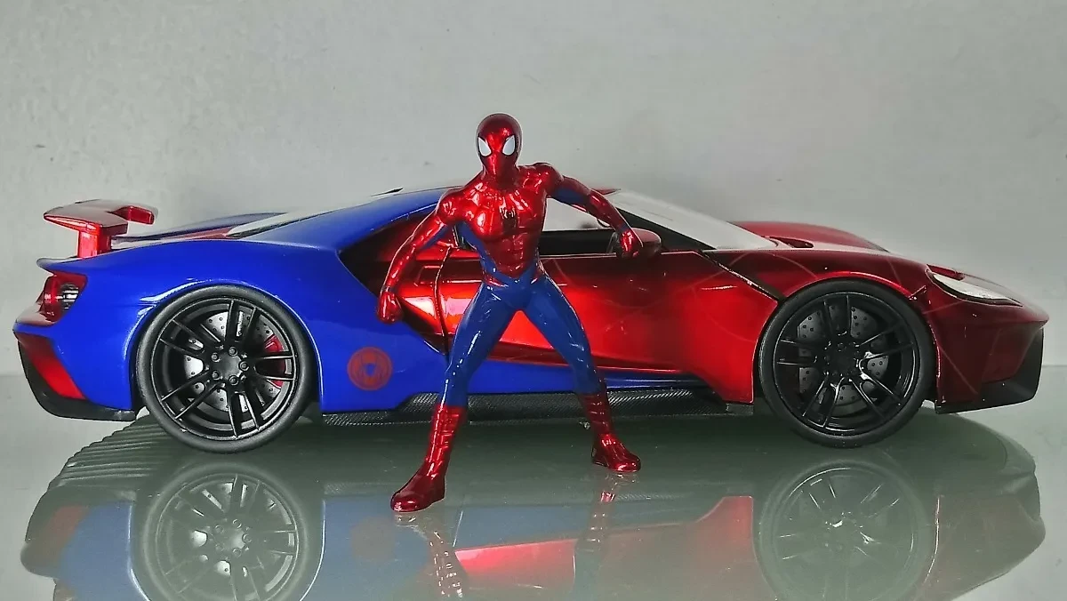 Людина-павук машина людини павука та фігурка Jada Toys 1:24 Spider-Man and 2017 Ford GT