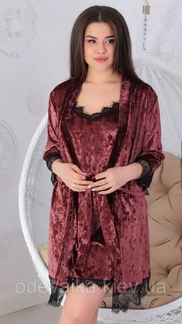 Комплект жіночий гарний із нічної сорочки та халата з велюру 42-44 розміру