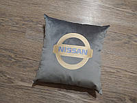 Авто Подушка c вишивкою логотипу марки ніссан nissan сірий подарунок автомобілісту 02222