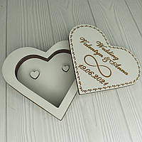 Дерев'яна скарбничка під обручки біла