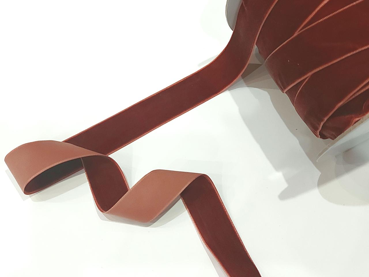 Стрічка оксамитова (бархатка) 2,5см, світло коричнева, руда