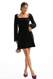 Жіноча коротка чорне плаття з квадратною горловиною