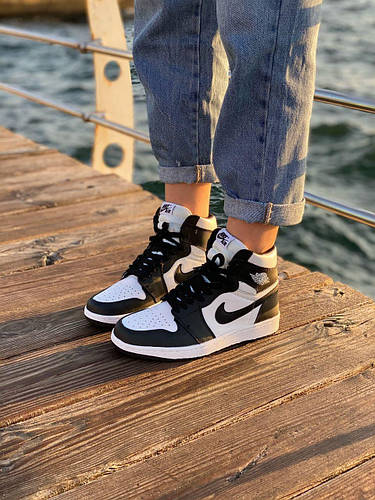 Black and white nike air best sale jordan 1