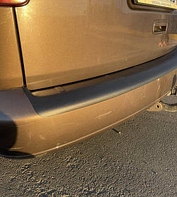 Накладка на задній бампер (ABS) Volkswagen Caddy 2010-2015 рр. AUC Накладки на задній бампер Фольксваген Кадді