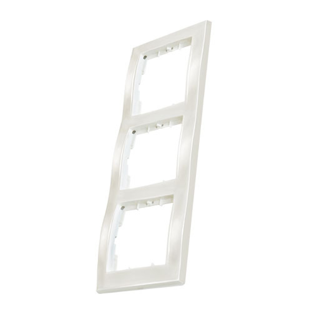 Рамка для розетки тримісна вертикальна CANDELA Mutlusan білого кольору