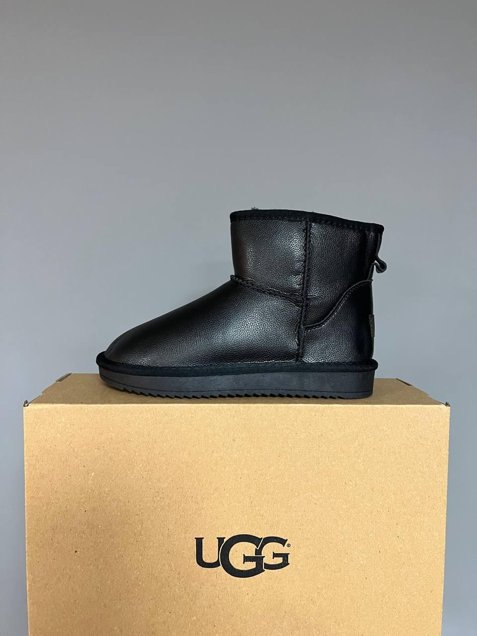 Уггі жіночі зимові чорні UGG Classic Mini Black Lather (09763)
