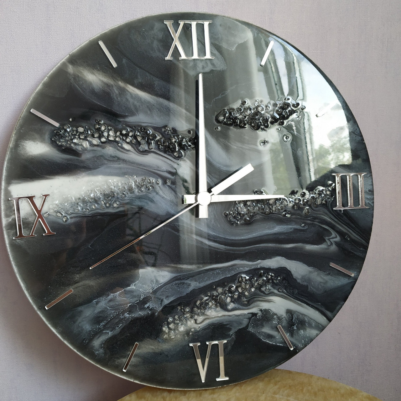 Годинник настінний з епоксидної смоли ручної роботи (ЧЕС000003)