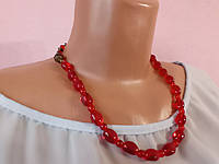 Женское красное ожерелье из чешских бусин