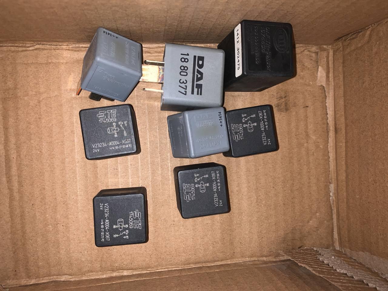 Реле б/в DAF XF 106 (1880377) оригінал, 30х60х30 мм