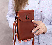Женская кожаная коричневая сумка кошелек через плечо на магните/ сумка клатч для телефона с плечевым ремешком