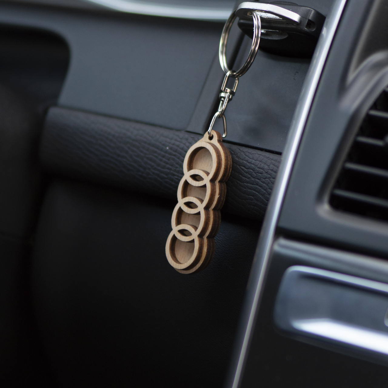 Брелок Audi деревʼяний для авто від WooDoo Ukraine