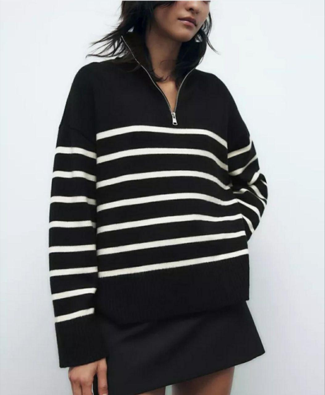 Теплий смугастий светр подовжений ззаду з високим коміром на блискавці оверсайз (р. 42-46) 79043075, фото 1