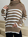 Подовжений в'язаний светр із високим коміром у смужку (р. 42-46) 4043084, фото 4
