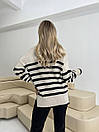 Подовжений в'язаний светр із високим коміром у смужку (р. 42-46) 4043084, фото 6