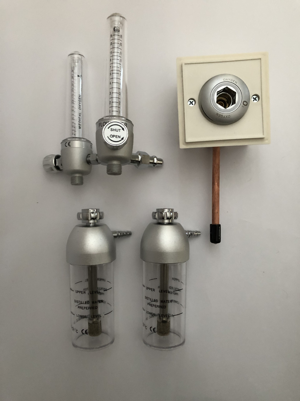 Зволожувачі кисню зі знімними витратомірами (флоуметрами) та розеткою DIN сірі