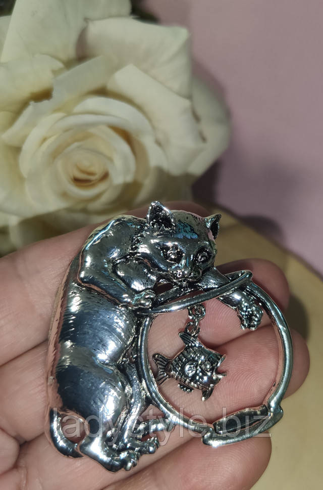 Брошь -кулон кот с рыбкой