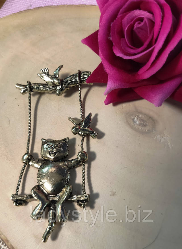 брошка котенок на качеле от студии ladystyle.biz купить украшения с фианитами серьги пусеты подарок женщине пирсинг