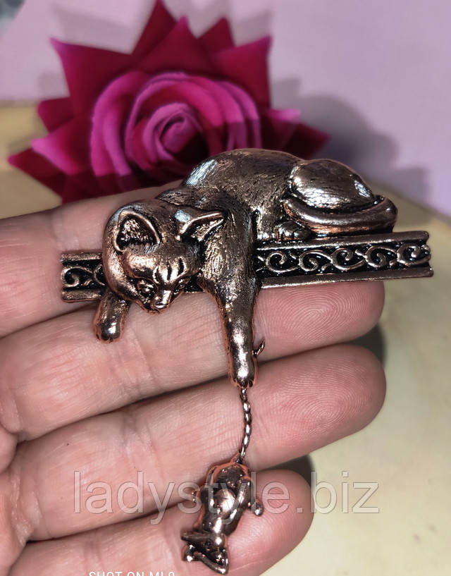 брошка кот с мышкой от студии ladystyle.biz купить украшения с фианитами серьги пусеты подарок женщине пирсинг