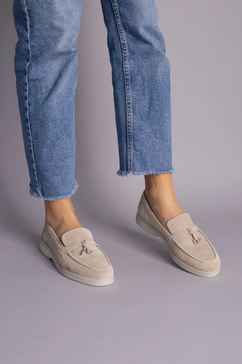 Жіночі демісезонні лофери ShoesBand Бежеві натуральні замшеві на вузьку/середню стопу всередині шкірпідкладка 41 (27 см)