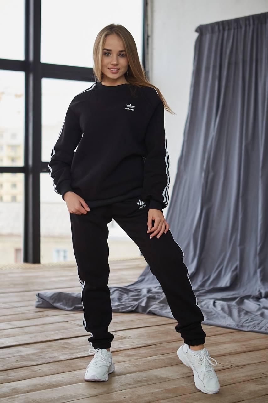 Жіночий спортивний костюм на флісі зимовий Adidas з лампасами чорний | Кофта + Штани теплий з начосом Адідас