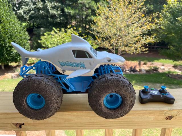 Автомобіль Акула Monster Jam RC 1:15 Мегалодон Шторм на Пульті Управління Monster Truck