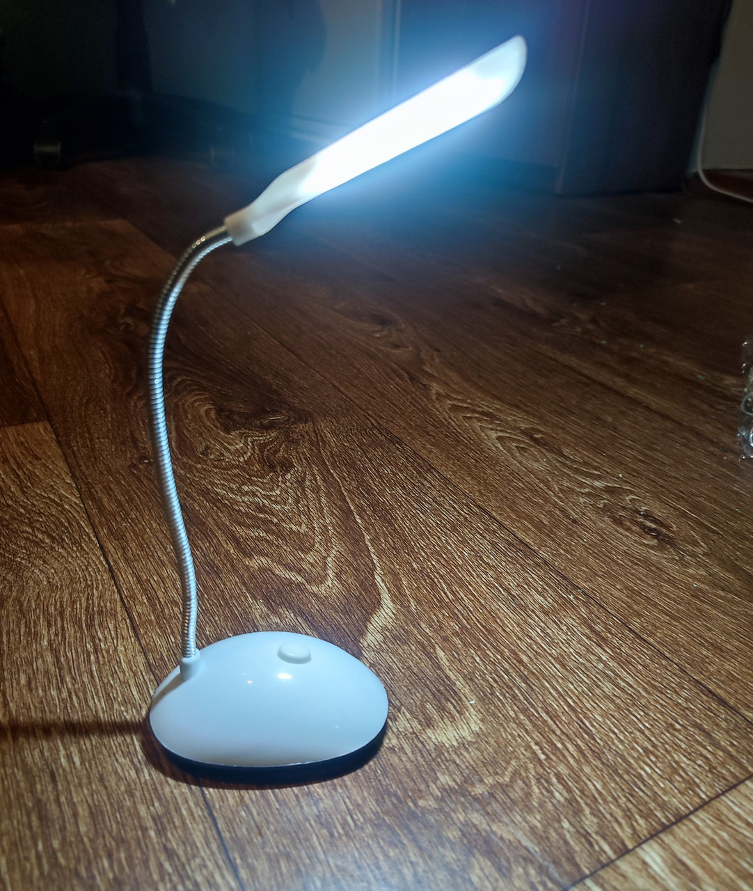 Настольная LED лампа мини на батарейках с гибкой ручкой поворот на 360 ...