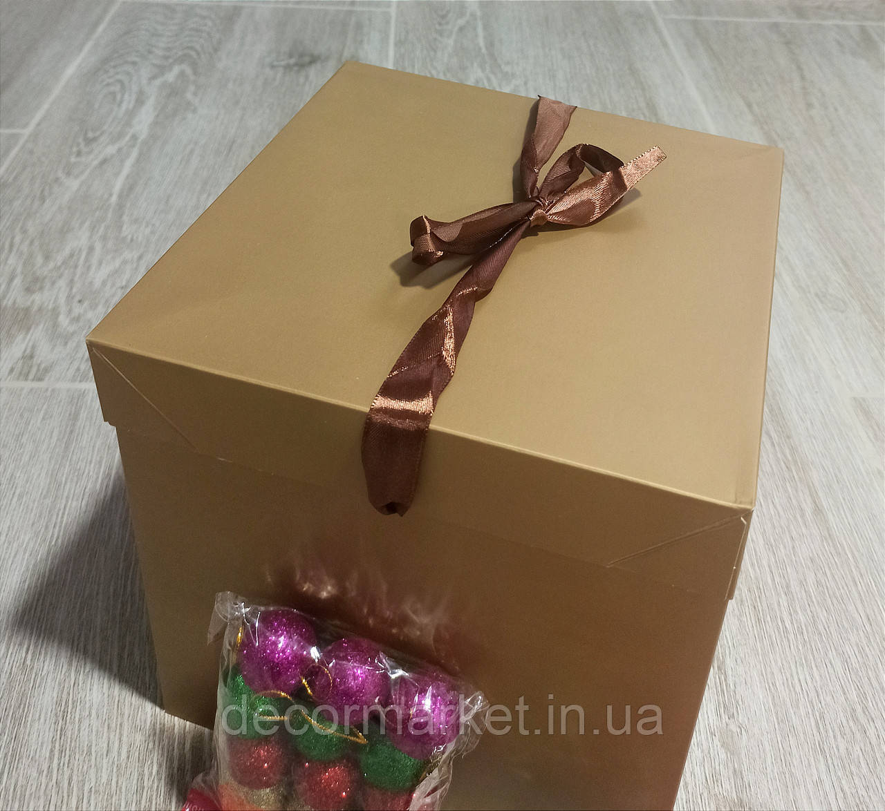 Коробка 22х22х22 см для подарункова золото