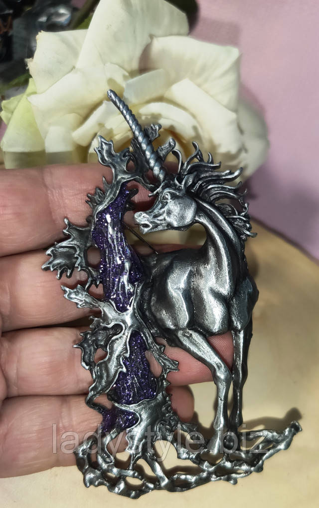 Брошь -единорог