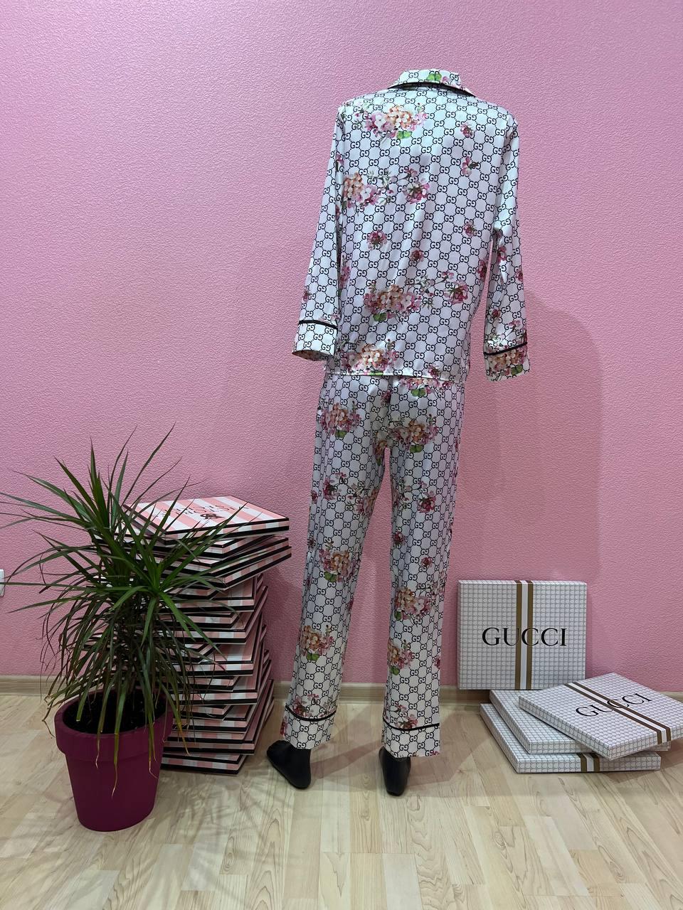 Шелковая пижама Gucci (белая с принтом) - фото 3 - id-p1724514019